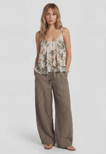 Letni Zestaw – Jedwabisty Top Kwiatowy + Lniane Spodnie Wide-Leg